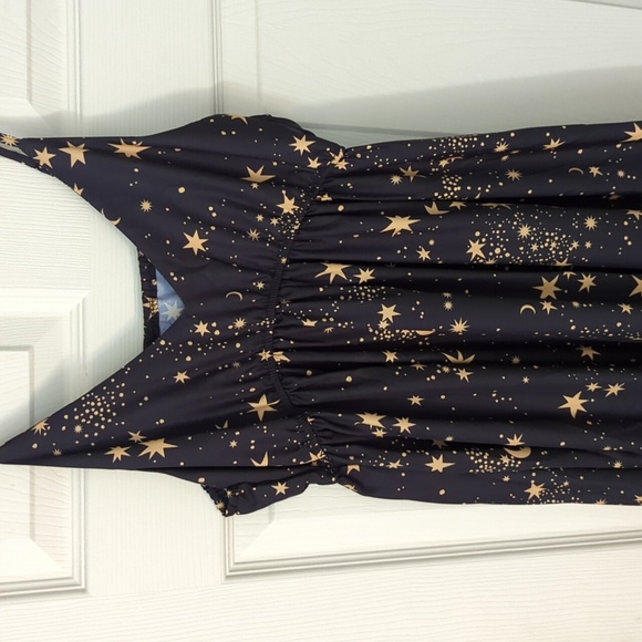Size 6 Celestial maxi dress. Perfect for fall. - Picture 3 of 3